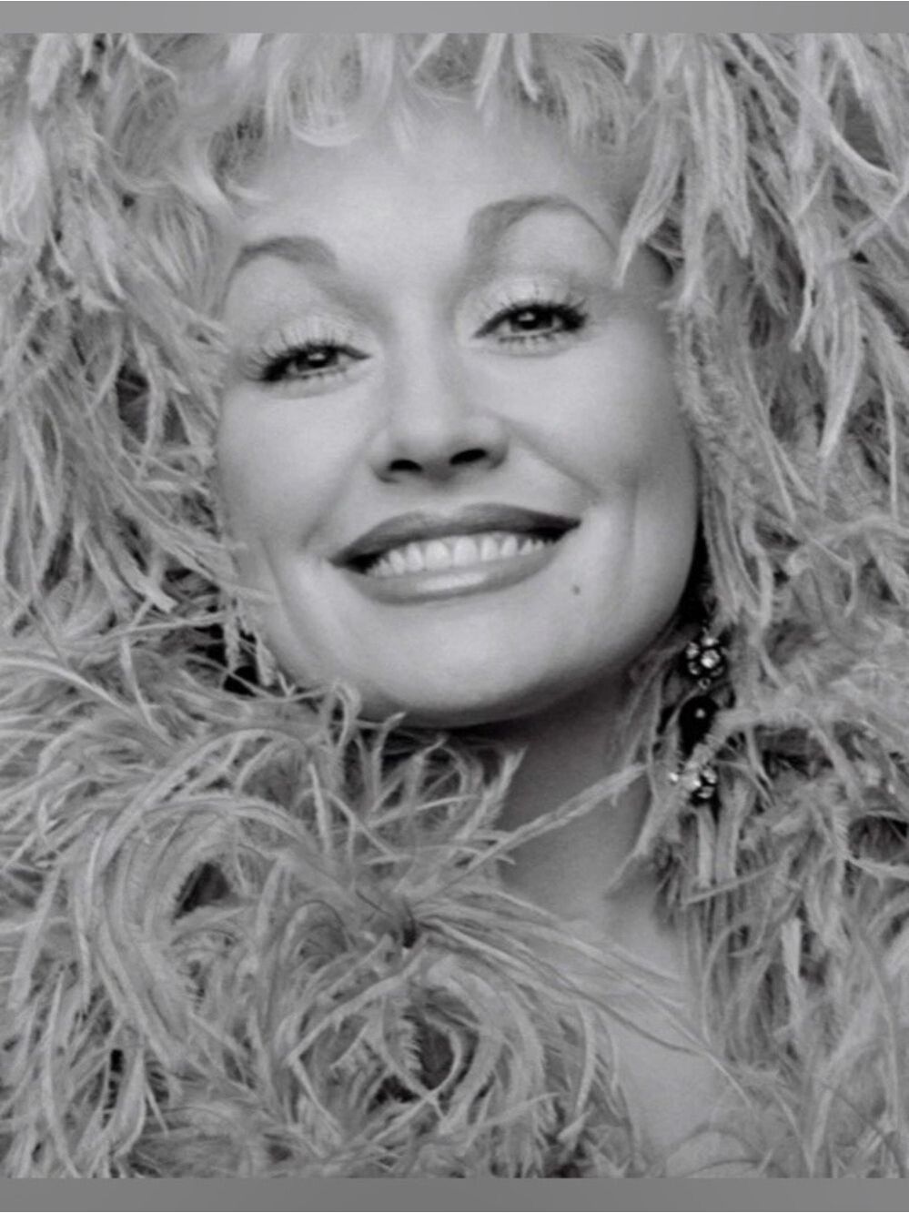 Dolly Parton: Behind the Seams: My Life in Rhinestones — Coffee Table Book - Picture 2 of 16